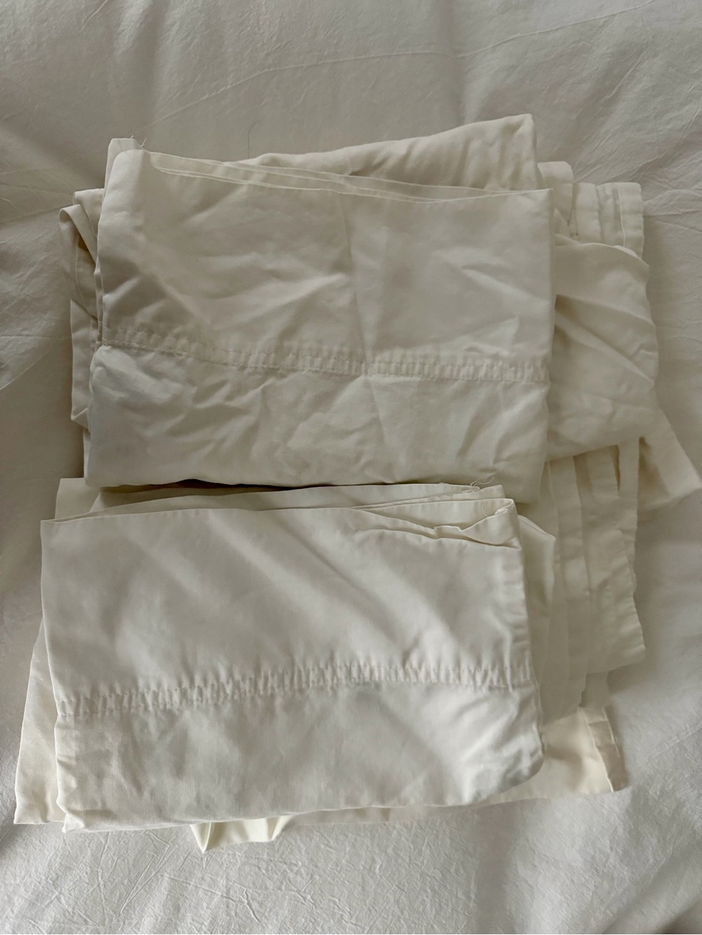 Nestwell 625 Thread Count Queen Flat Sheet + 2 Pillowcases | 100% Cotton | Ivory